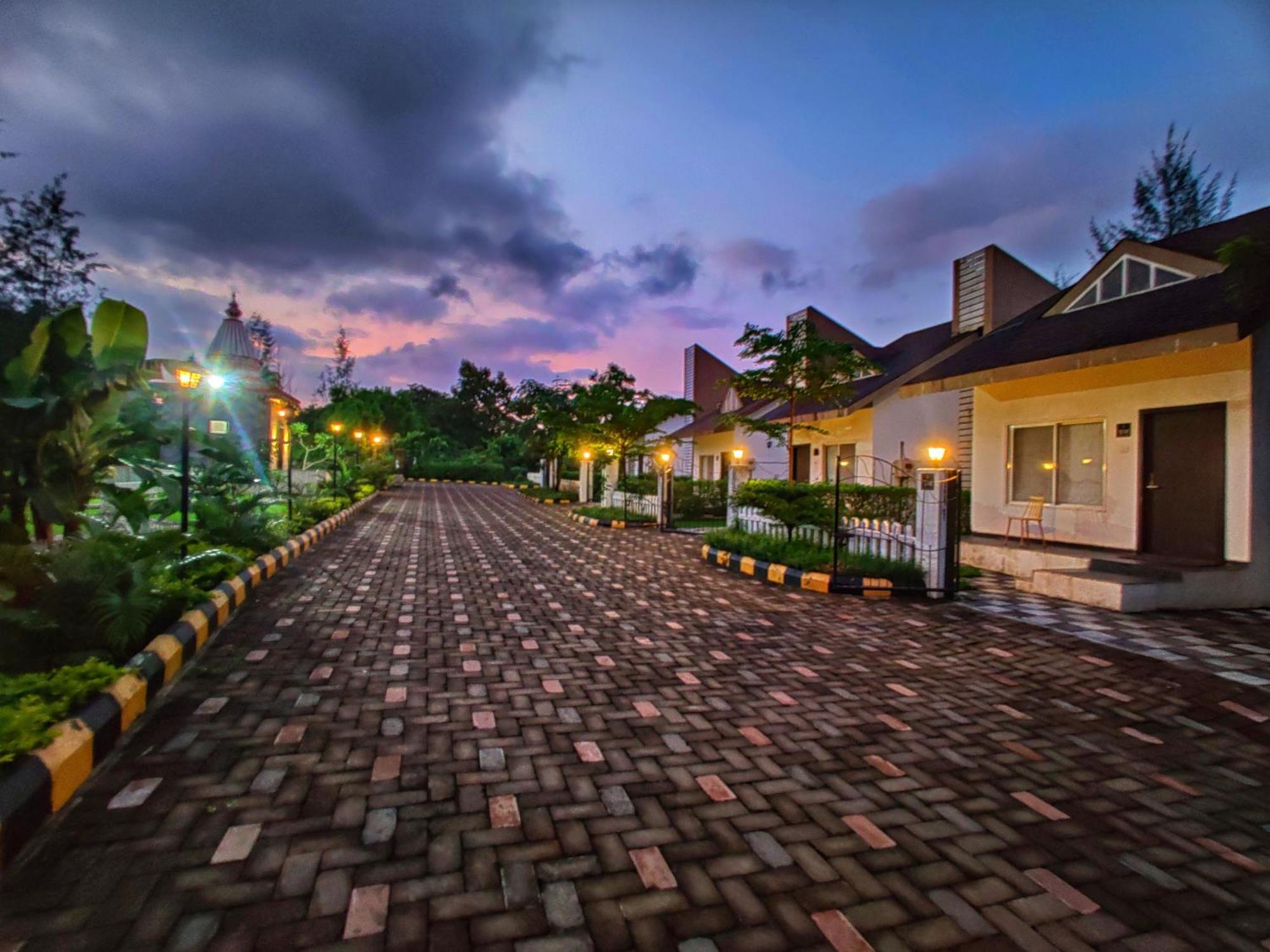 Pushpam Sanskruti Resort Karjat - A Pure Veg Resort Dhamni Экстерьер фото